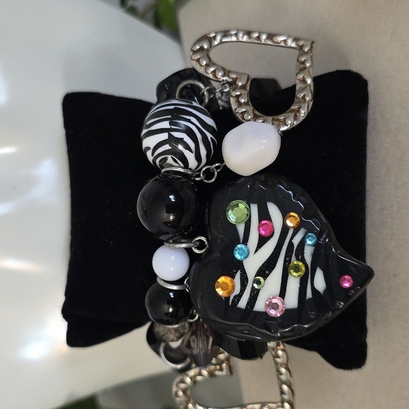 Chunky And Bold Acrylic Bead Zebra Print Charm Bracelet - Picture 8 of 10